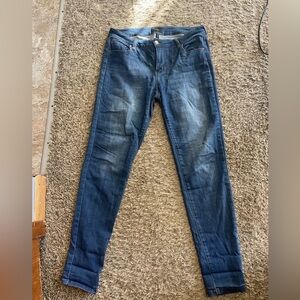 Celebrity Pink mid rise skinny jeans size 11/30